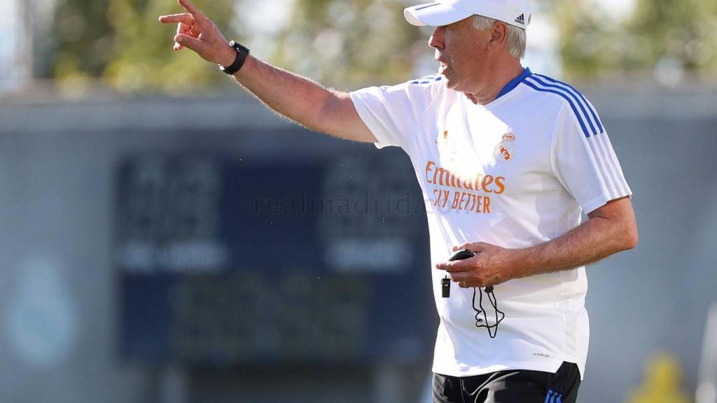 Carlo Ancelotti, en un entrenamiento del Real Madrid