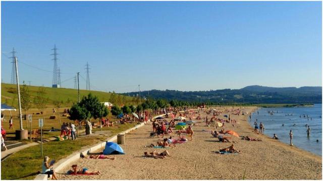 Imagen de archivo de la playa del lago.