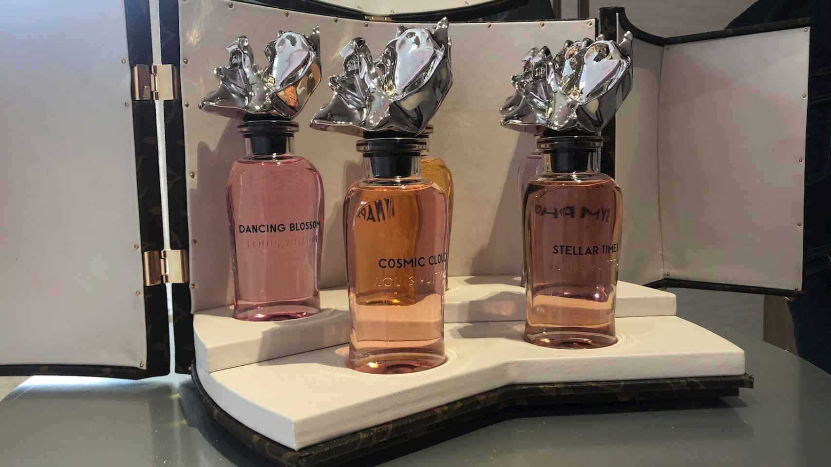 Frank Gehry diseña los frascos de los últimos perfumes de Louis Vuitton.