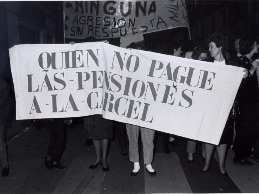 Una manifestación para el pago de las pensiones a las divorciadas.