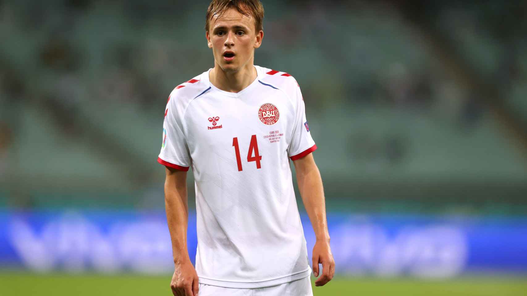 Mikkel Damsgaard, en un partido de la selección de Dinamarca