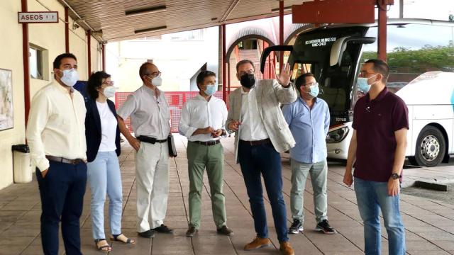 Visita de las autoridades a la estación de autobuses de Guadalajara