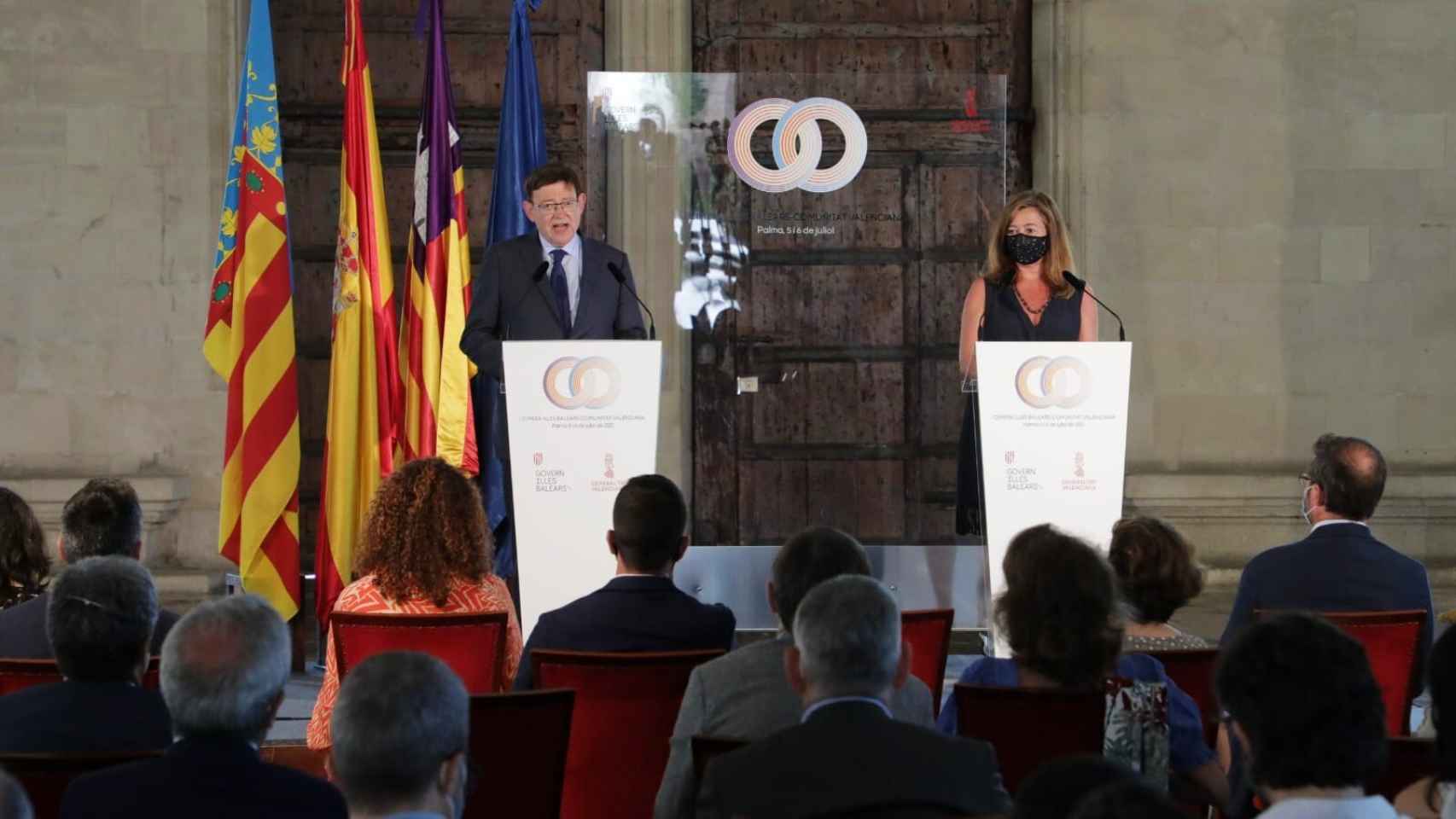 Ximo Puig y Francina Armengol, en la clausura de la cumbre entre los gobiernos valenciano y balear. EE