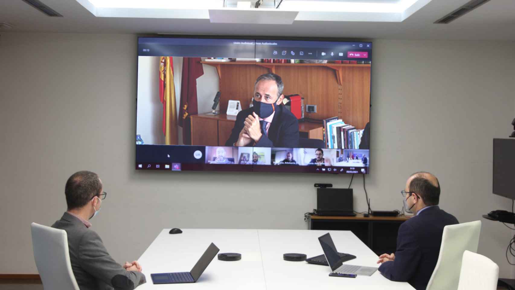 Una reunión telemática en las dependencias del gobierno de la Región de Murcia.