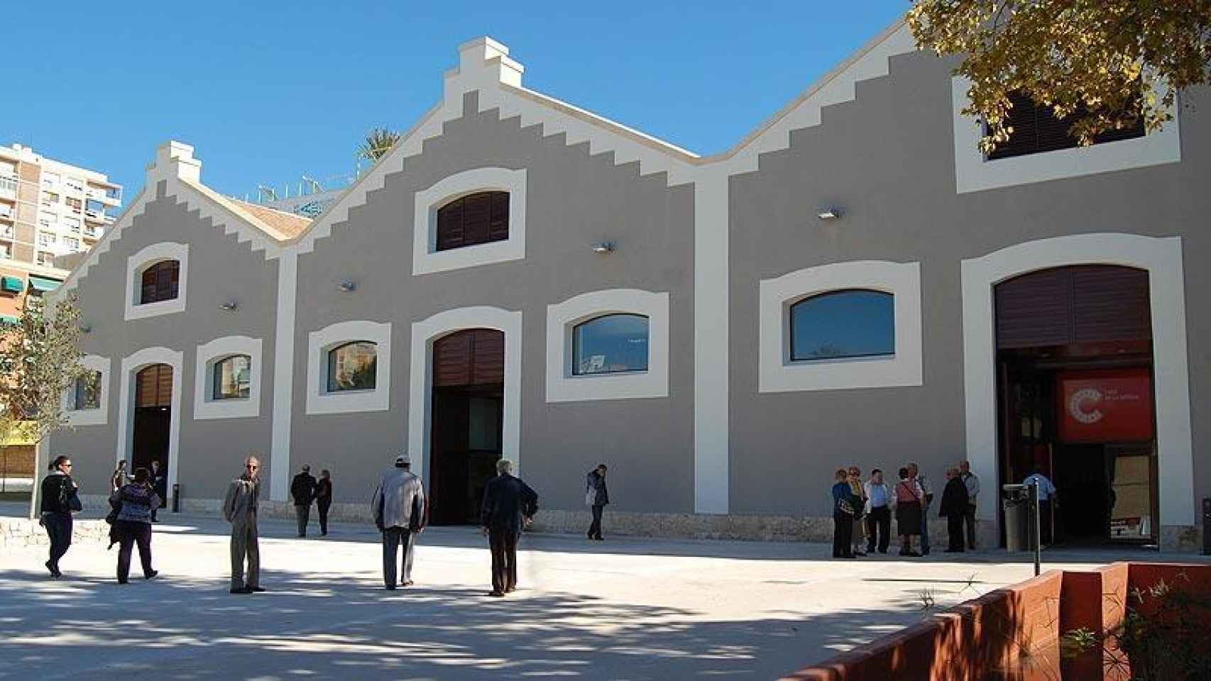 El Centro Cultural Las Cigarreras se encuentra en la calle San Carlos de Alicante.
