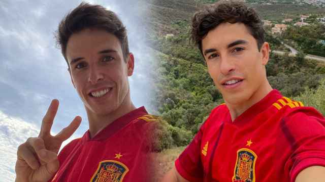Alex Márquez y Marc, con las camisetas de España