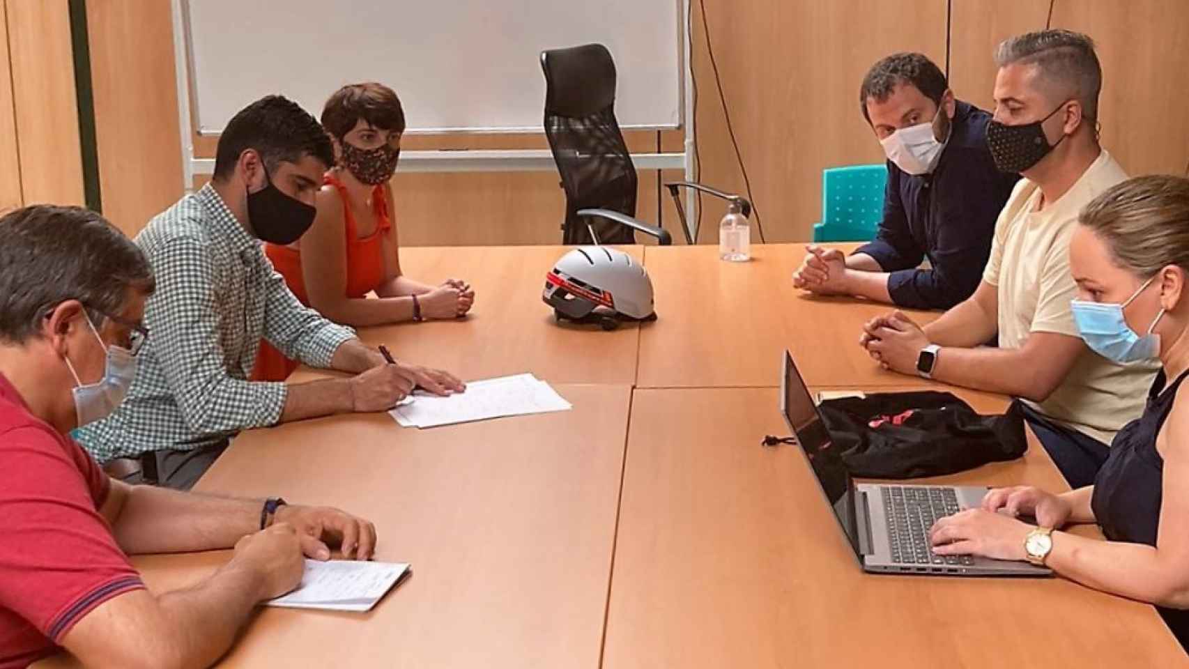 Una empresa fabricará cascos inteligentes en Albacete