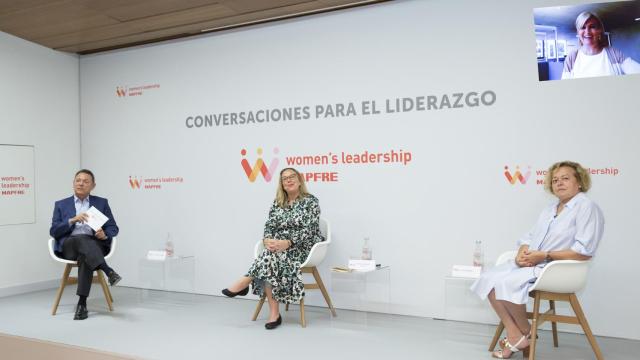 Francisco J. Marco, consejero y Director General de Soporte a Negocio de MAPFRE; Patricia Fernández De Lis, divulgadora científica y fundadora de Materia; Rosa Menéndez, presidenta del CSIC, y, arriba en el recuadro superior derecha, María Neira, directora de Salud Pública y Medio Ambiente de la Organización Mundial de la Salud (OMS).