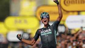 Nils Politt celebra su victoria en la 12ª etapa del Tour de Francia