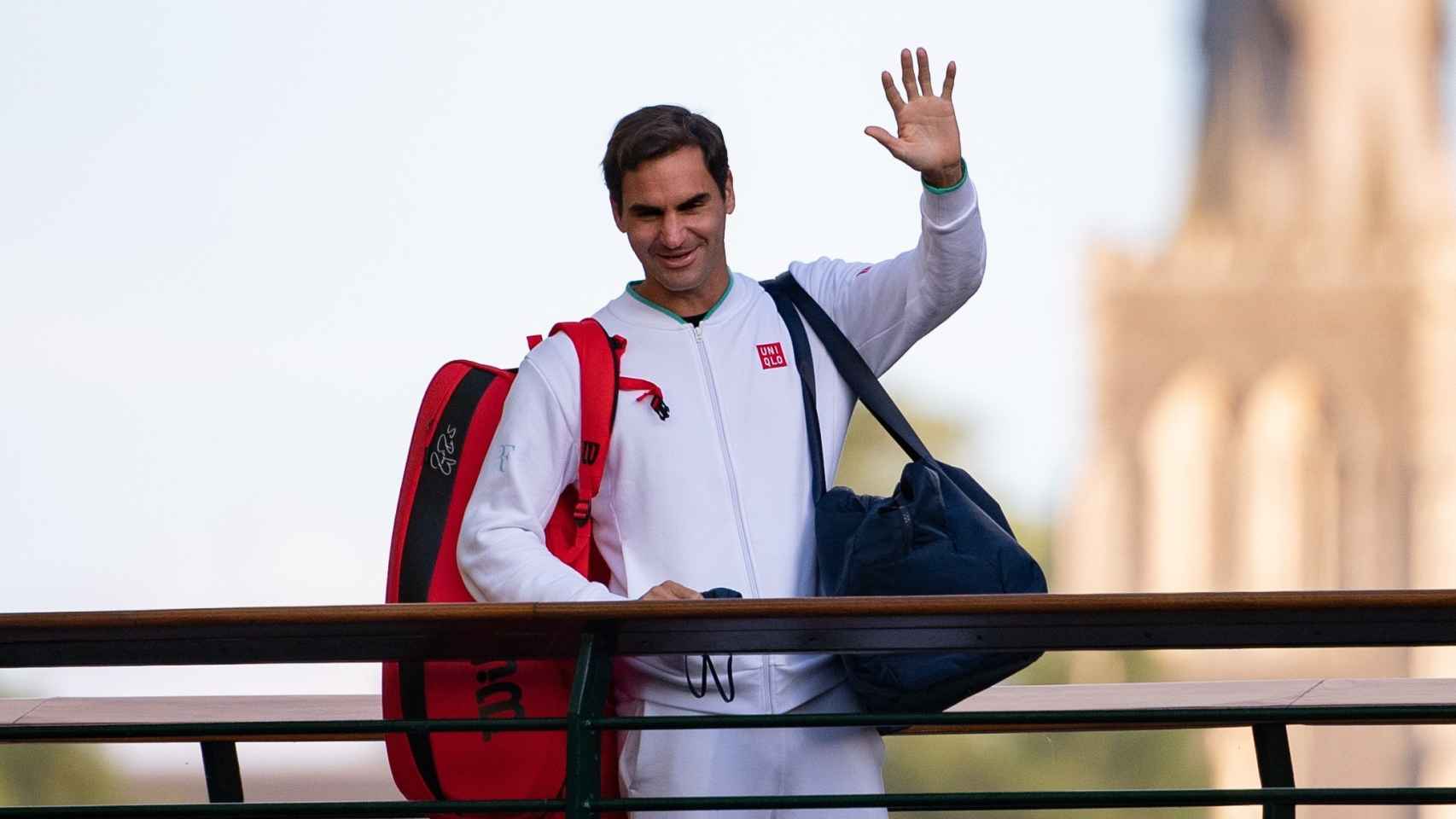 Roger Federer despidiéndose de Wimbledon