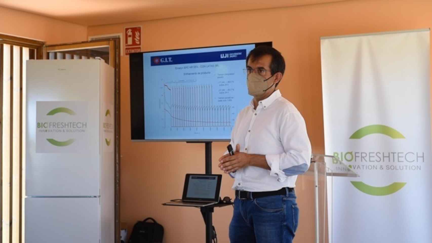 El CEO de BiofreshTech, Rafael Matamoros, durante la presentación de los muebles de refrigeración el pasado 2 de julio en Paterna.