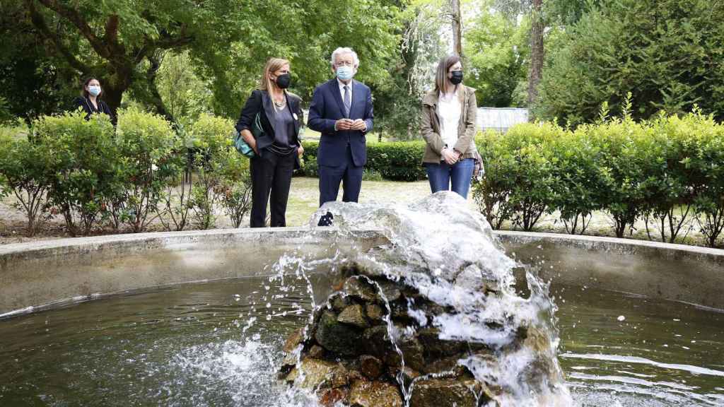 Carmela Silva y el alcalde  de Mondariz, José Antonio Lorenzo, en la visita a los jardines