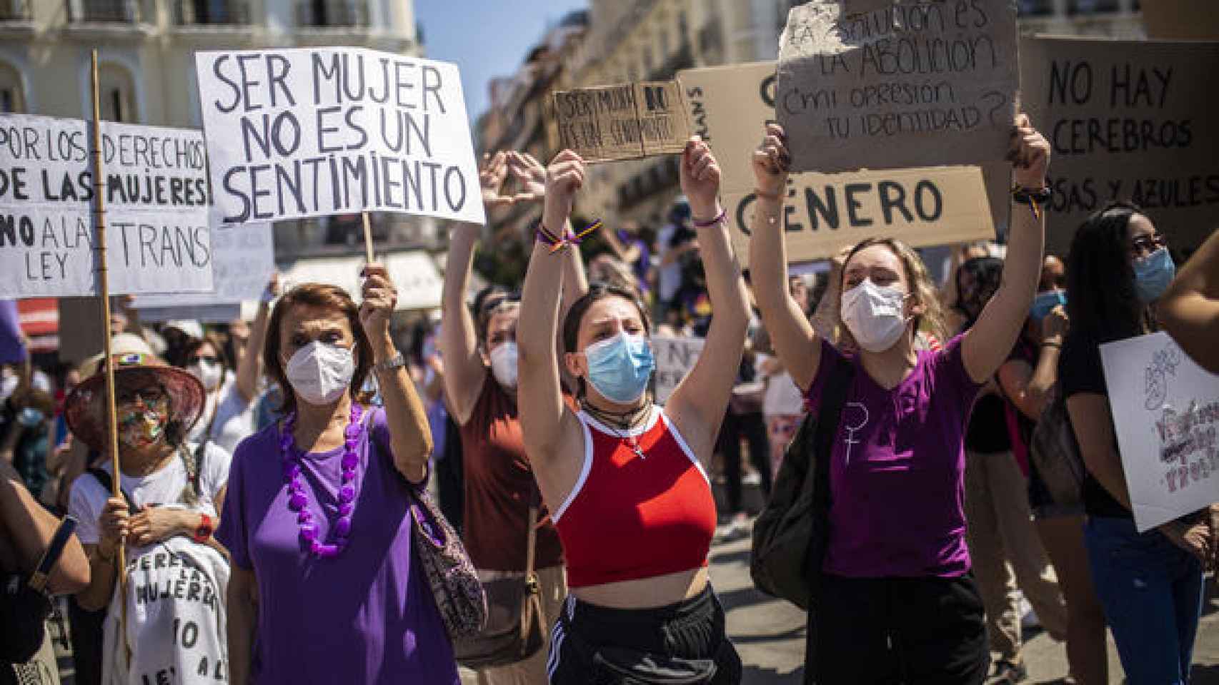 Feministas se manifiestan en la Puerta del Sol