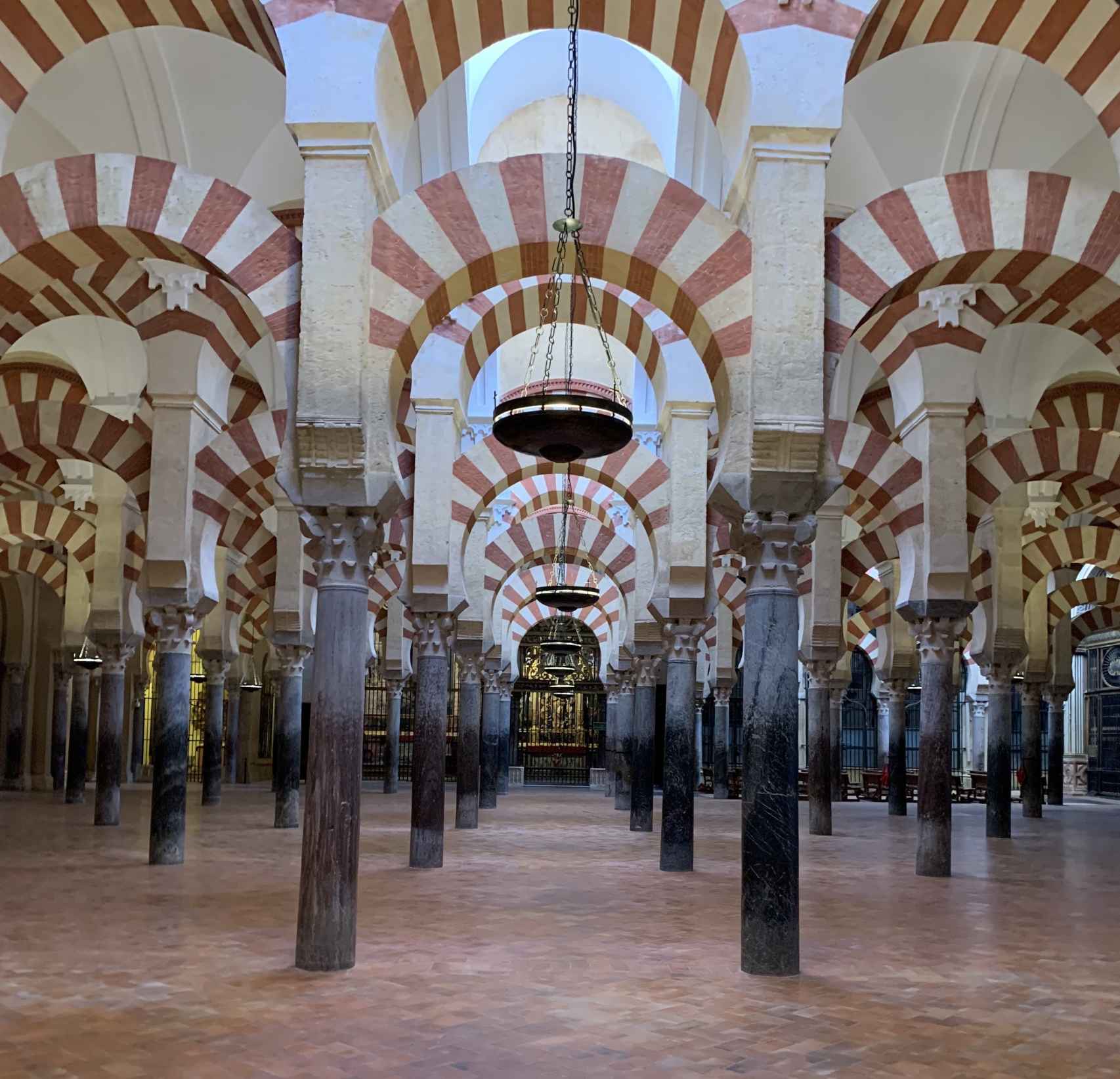 Interior de la Mezquita-Catedral de Córdoba en la zona de la ampliación de Almanzor.