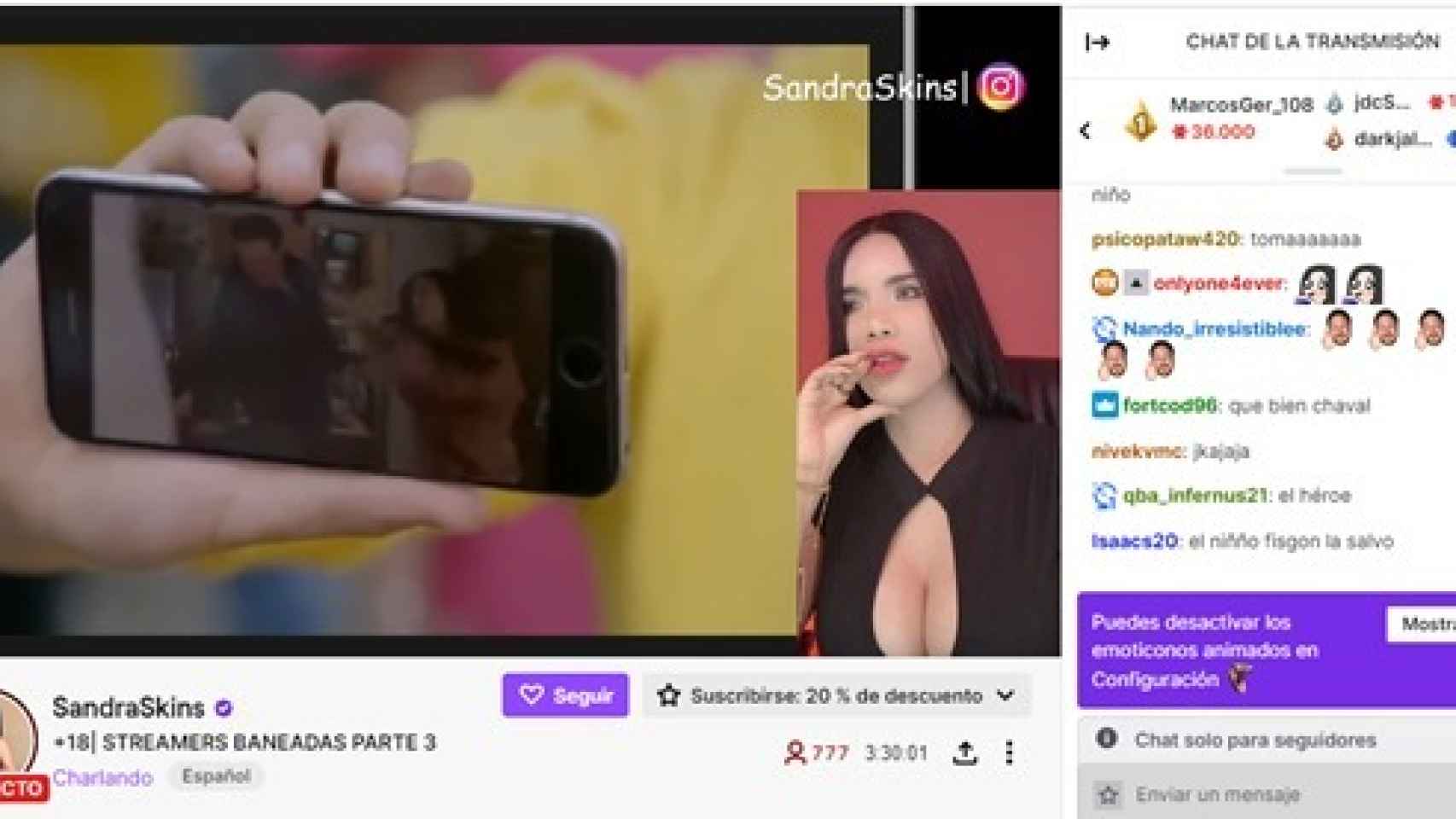 Sandra muestra una pantalla de móvil durante su retransmisión.