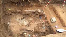 Imagen de archivo de las excavaciones en una fosa común