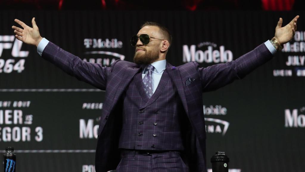 McGregor durante el careo contra Dustin Poirier