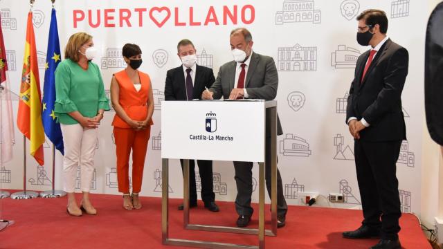 La firma de los convenios entre la Junta y la UCLM se ha producido en Puertollano