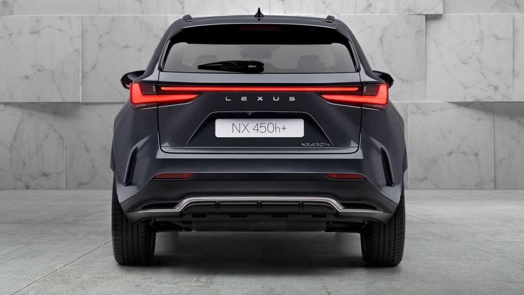 El nuevo Lexus NX tiene versiones híbridas y enchufables.