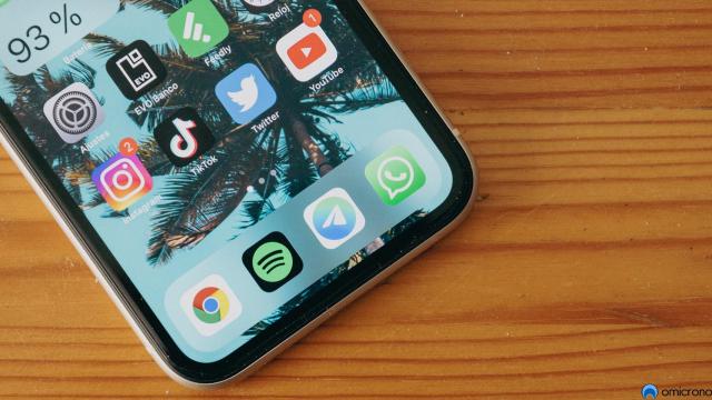 Aplicaciones de Telegram y WhatsApp en un iPhone.