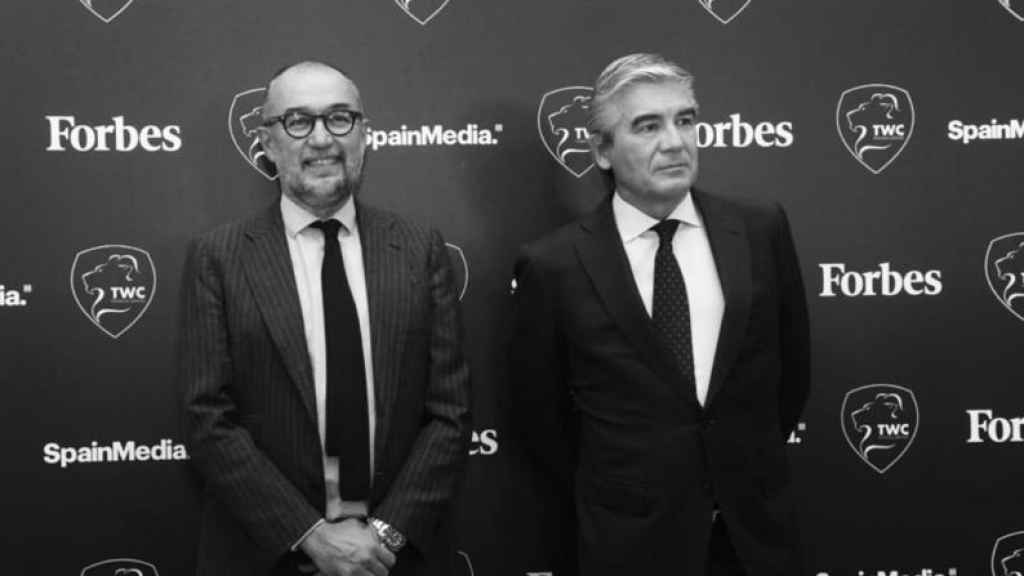 “Fusilados” ante el photocall Paco Reynés y Andrés Rodríguez, Presidente y editor de Forbes.