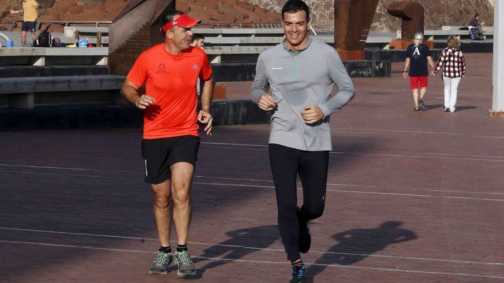 Pedro Sánchez haciendo running.