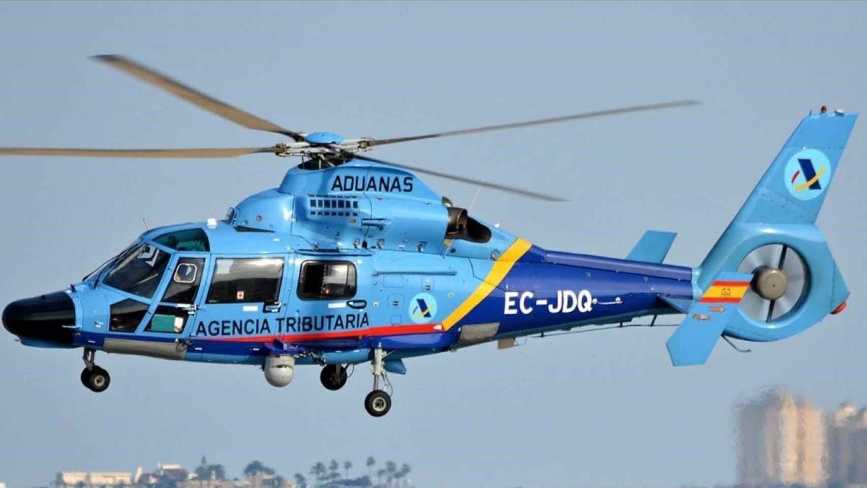 Un helicóptero AS365 N3 Dauphin de Vigilancia Aduanera, igual que el accidentado.