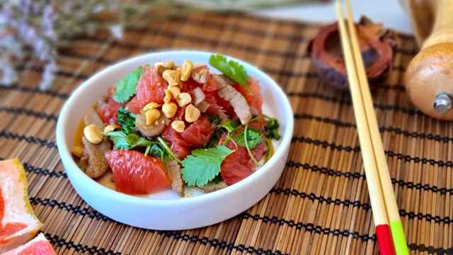 Ensalada vietnamita de pomelo y ternera, una receta fácil y veraniega