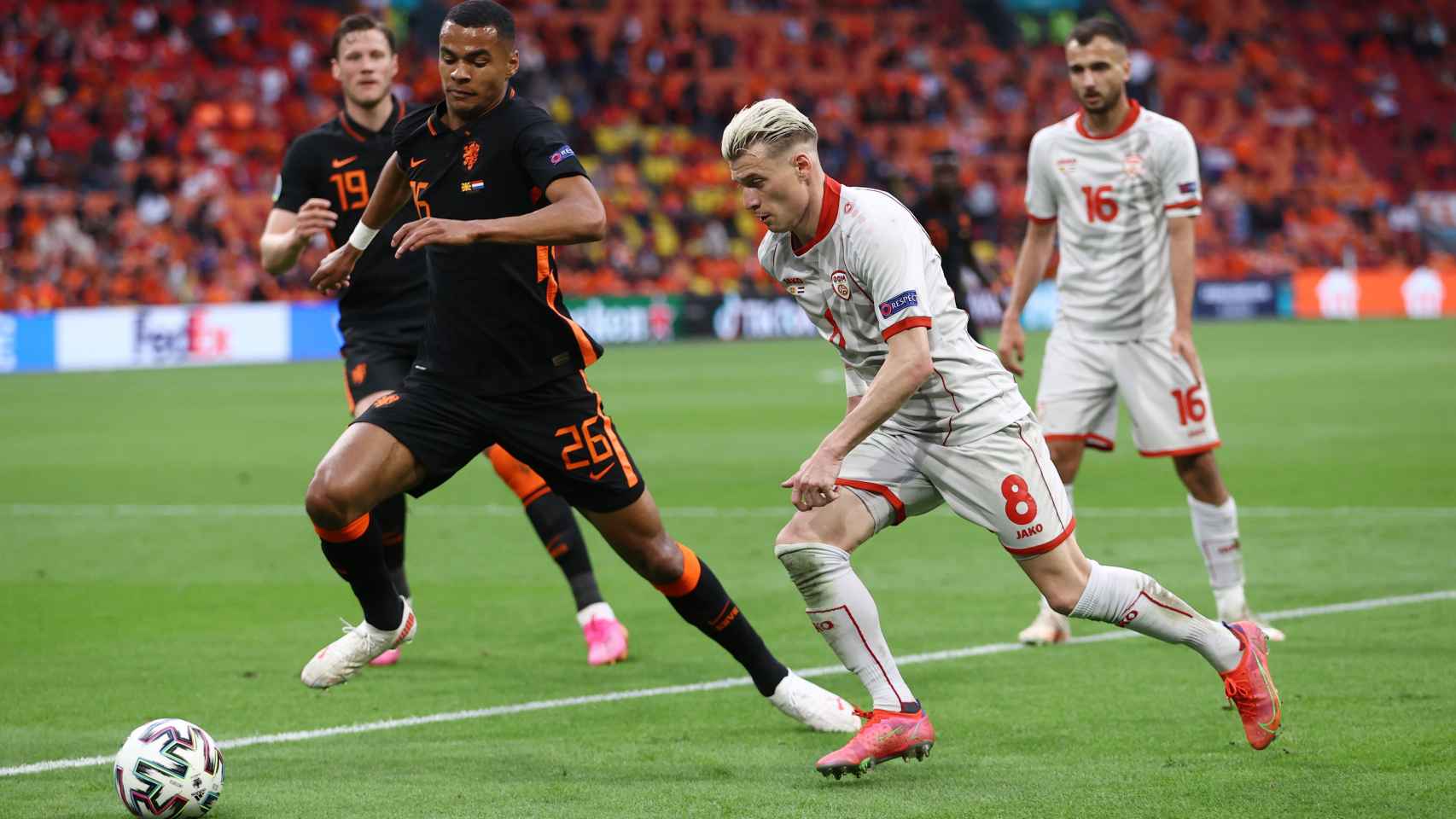 Gakpo en un partido con la selección de Países Bajos en la Eurocopa