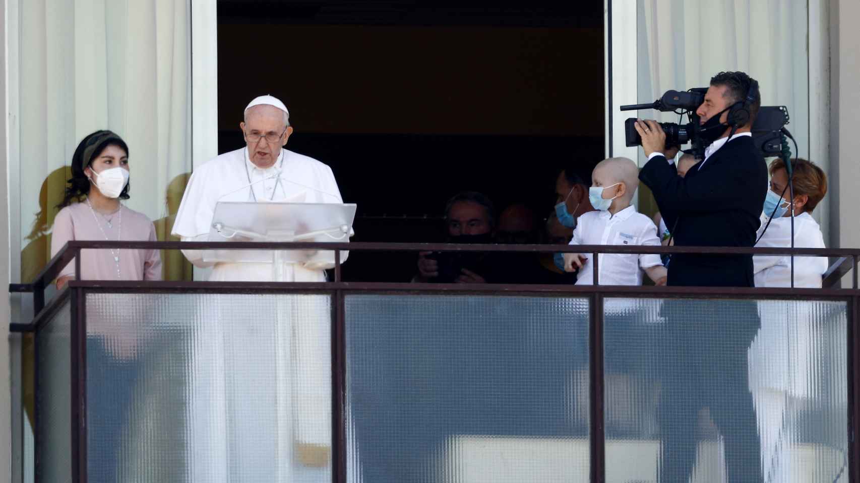 El papa reaparece desde el hospital para pedir el acceso universal a la sanidad