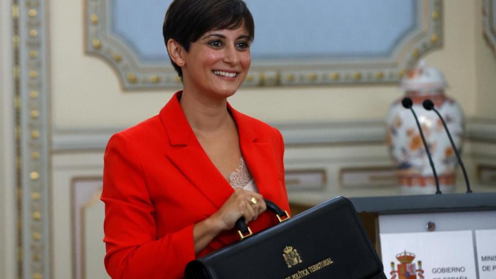 Isabel Rodríguez ha recibido este lunes su cartera de ministra de Política Territorial. Foto: J.J Guillén para EFE.