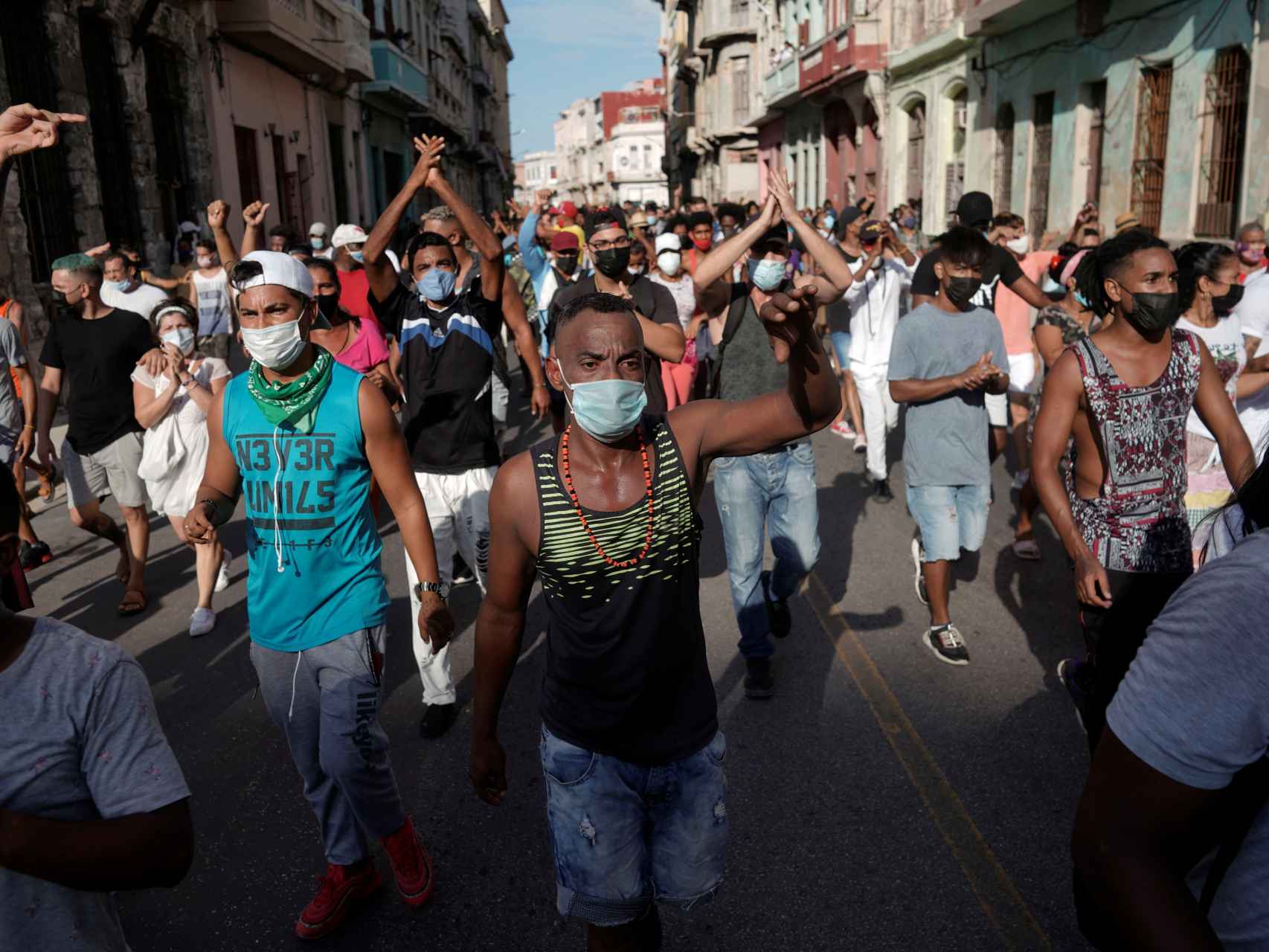 Cientos de personas manifestándose este domingo, en La Habana.