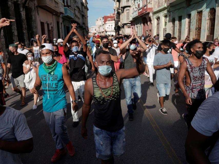 Cientos de personas manifestándose este domingo, en La Habana.