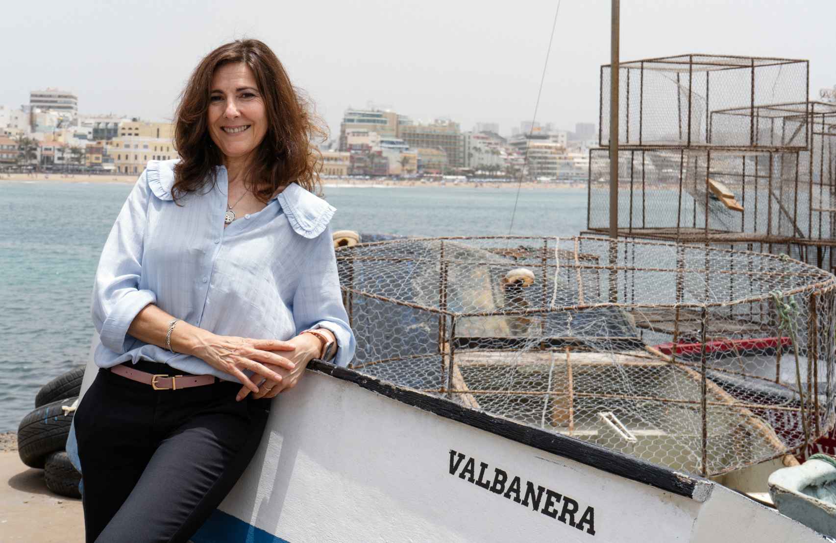 La escritora Mayte Uceda en el puerto de Las Palmas.