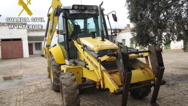 Retroexcavadora recuperada, sustraída en Los Yebenes. Foto: Guardia Civil de Toledo.