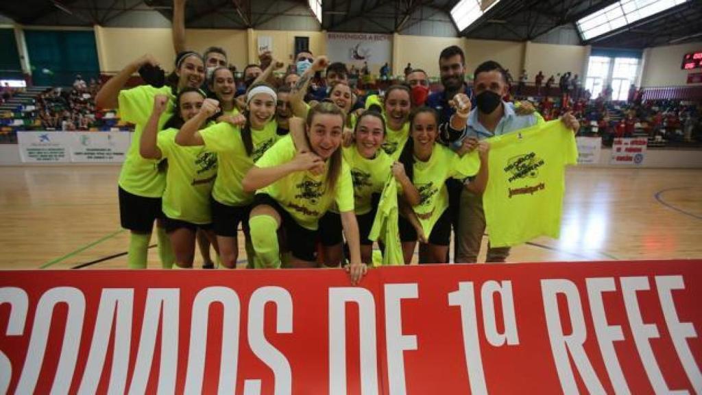 Las jugadores del Atlético Torcal tras su ascenso.