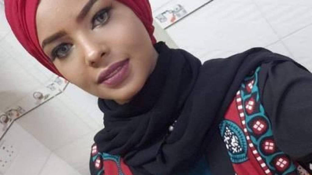 Intisar al-Hammadi, la modelo detenida en Yemen por posar sin el pañuelo.