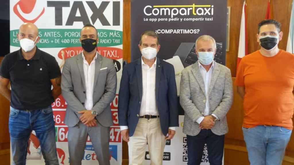 Presentación de la app Compartaxi en el Salón de Plenos del Concello de Vigo