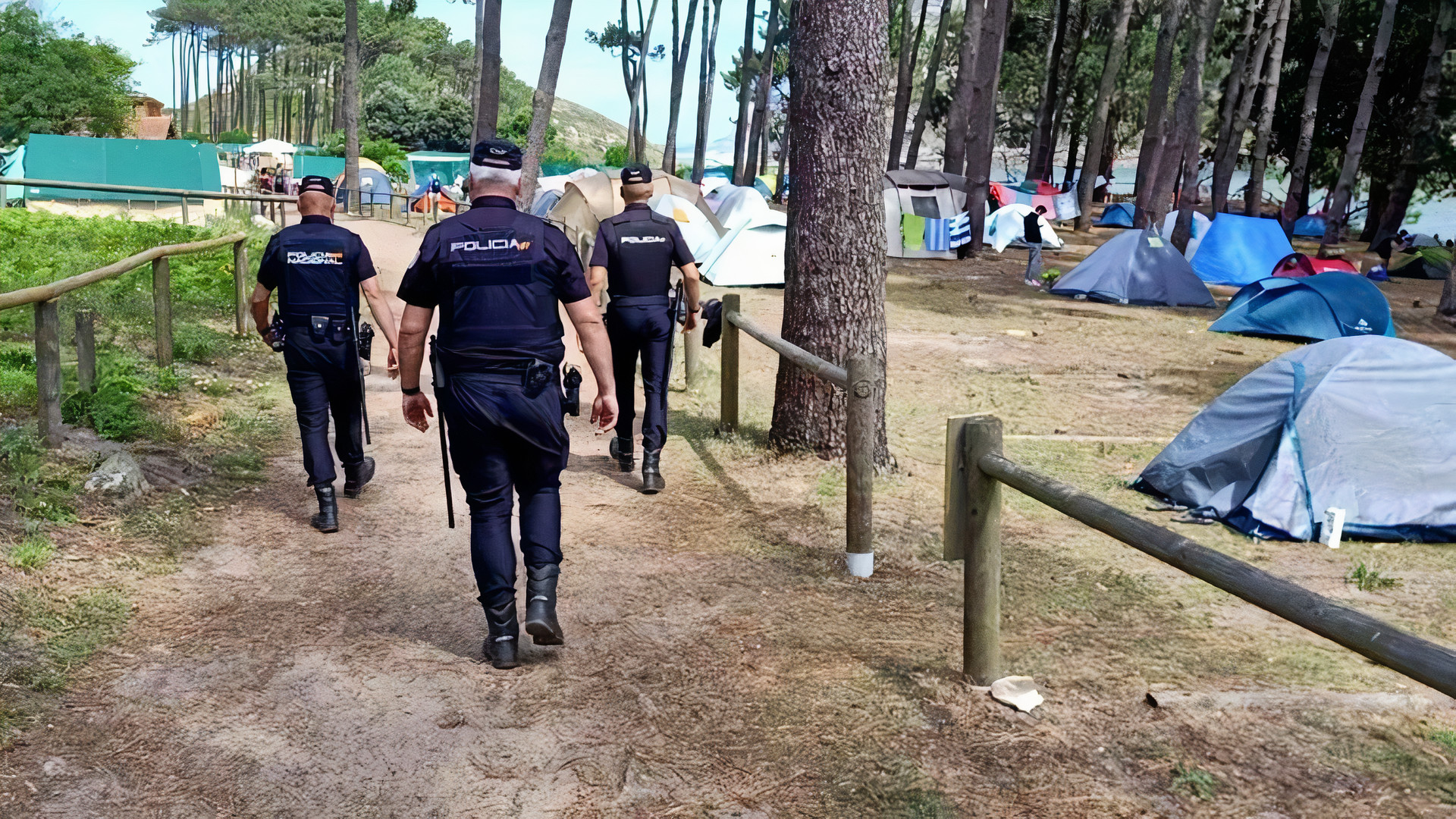 La Policía Nacional durante la Operación Verano en las islas Cíes. Foto: Cedida