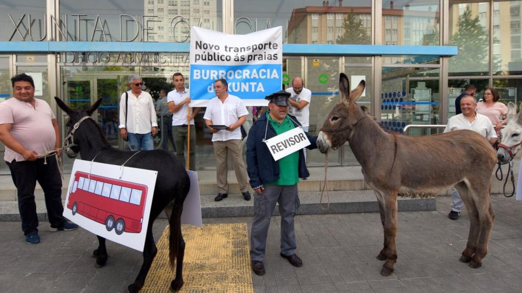 Performance de Gelo contra la burrocracia de la Xunta de Galicia.