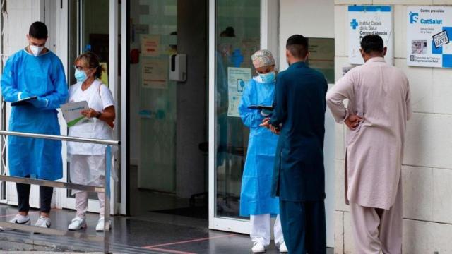 Entrada a un centro de salud en Barcelona.