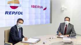 Repsol e Iberia acuerdan investigar los combustibles sostenibles para la aviación