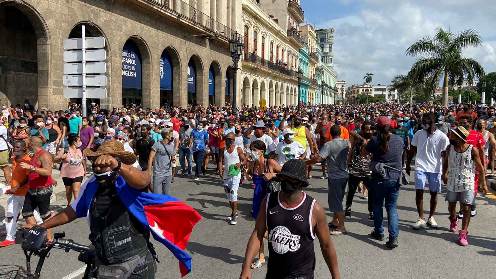 Manifestantes protestan contra el Gobierno de Díaz-Canel en las calles de la Habana el pasado 11 de julio.