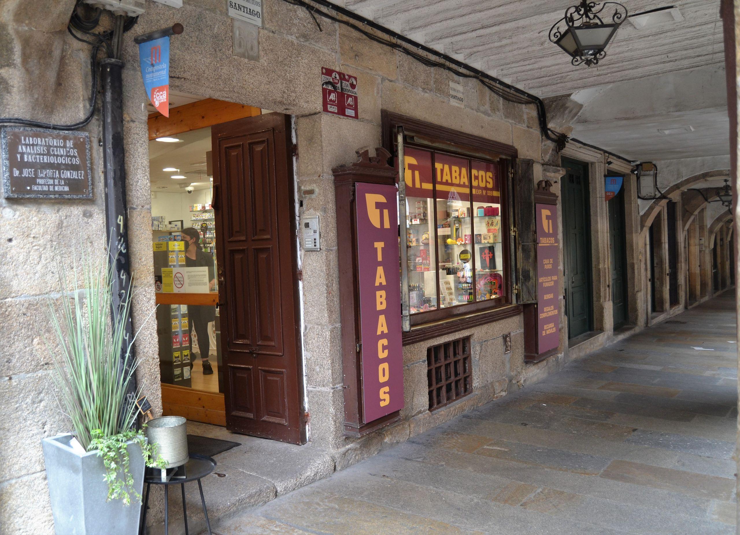 El exterior del establecimiento en la Rúa do Vilar 66.