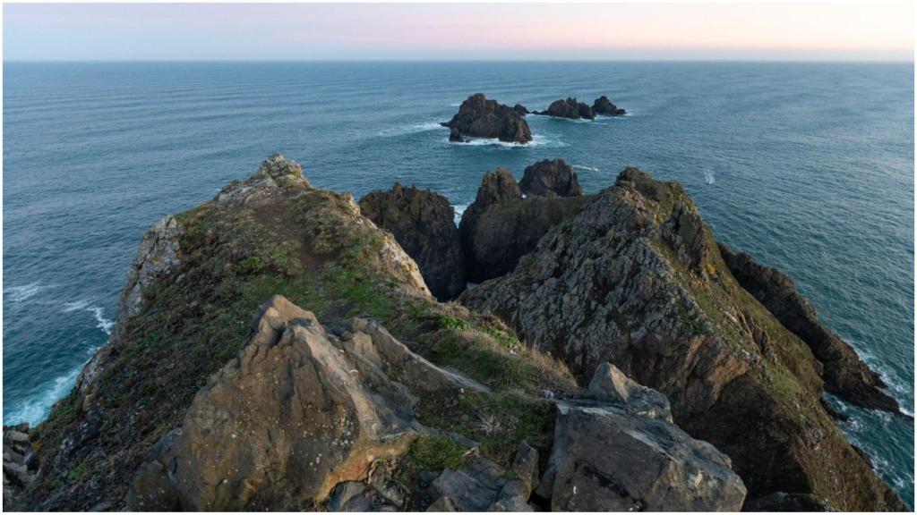 Islote dos Aguillóns en Cabo Ortegal.