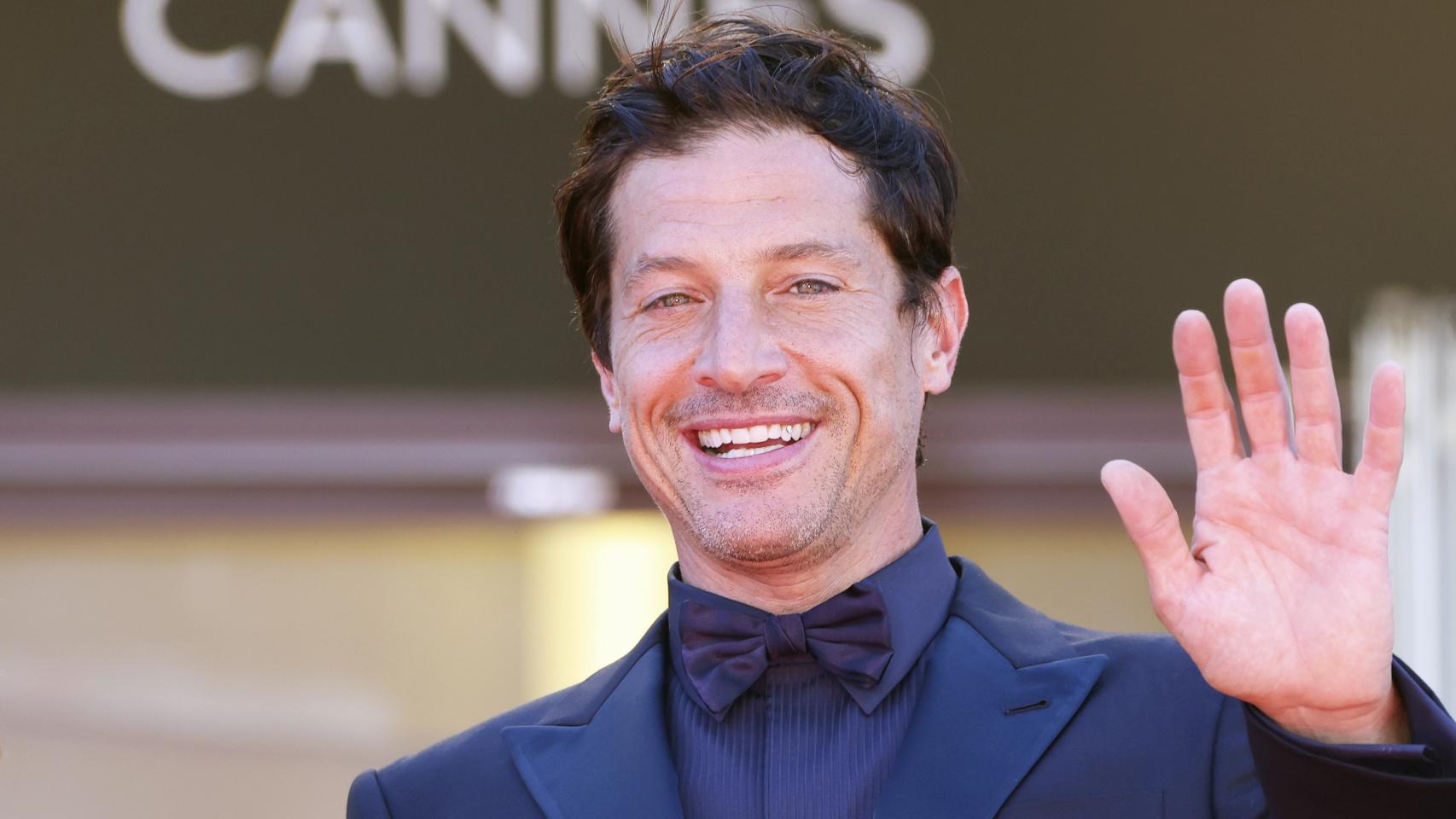 Simon Rex en la alfombra roja de Cannes.