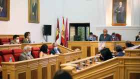 Tomás Ruiz durante su intervención en el pleno del Ayuntamiento de Toledo