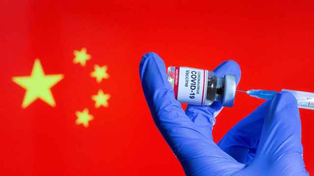 China se pasa a Pfizer para ofrecer la tercera dosis a su población inoculada con vacunas nacionales