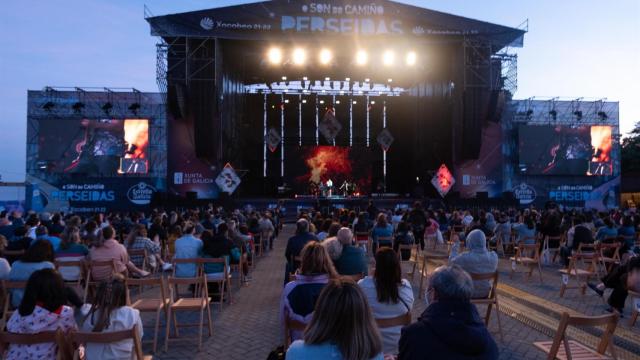 La cantante Rozalén actúa en el festival de música O Son do Camiño-Perseidas