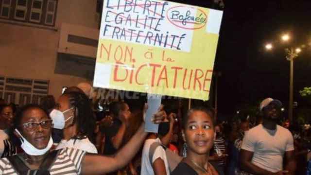 Los habitantes de Martinica, en contra del toque de queda.